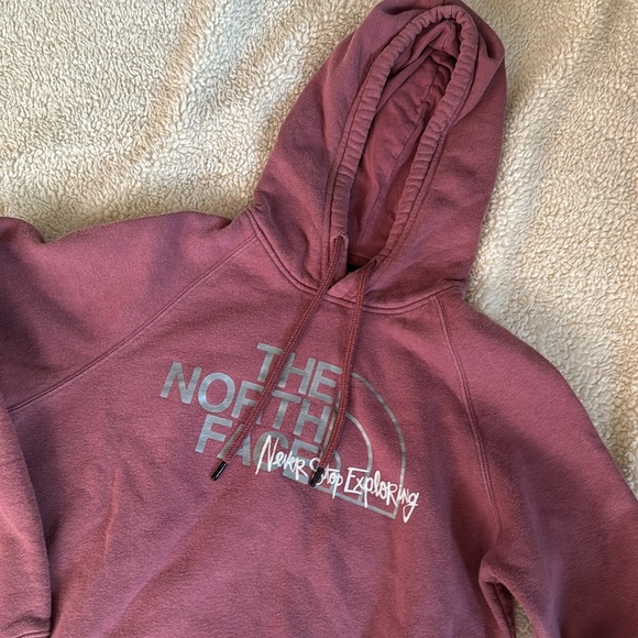 The Northface Pink Purple Never Stop Exploring Sweatshirt Hoodie - Picture 3 of 6